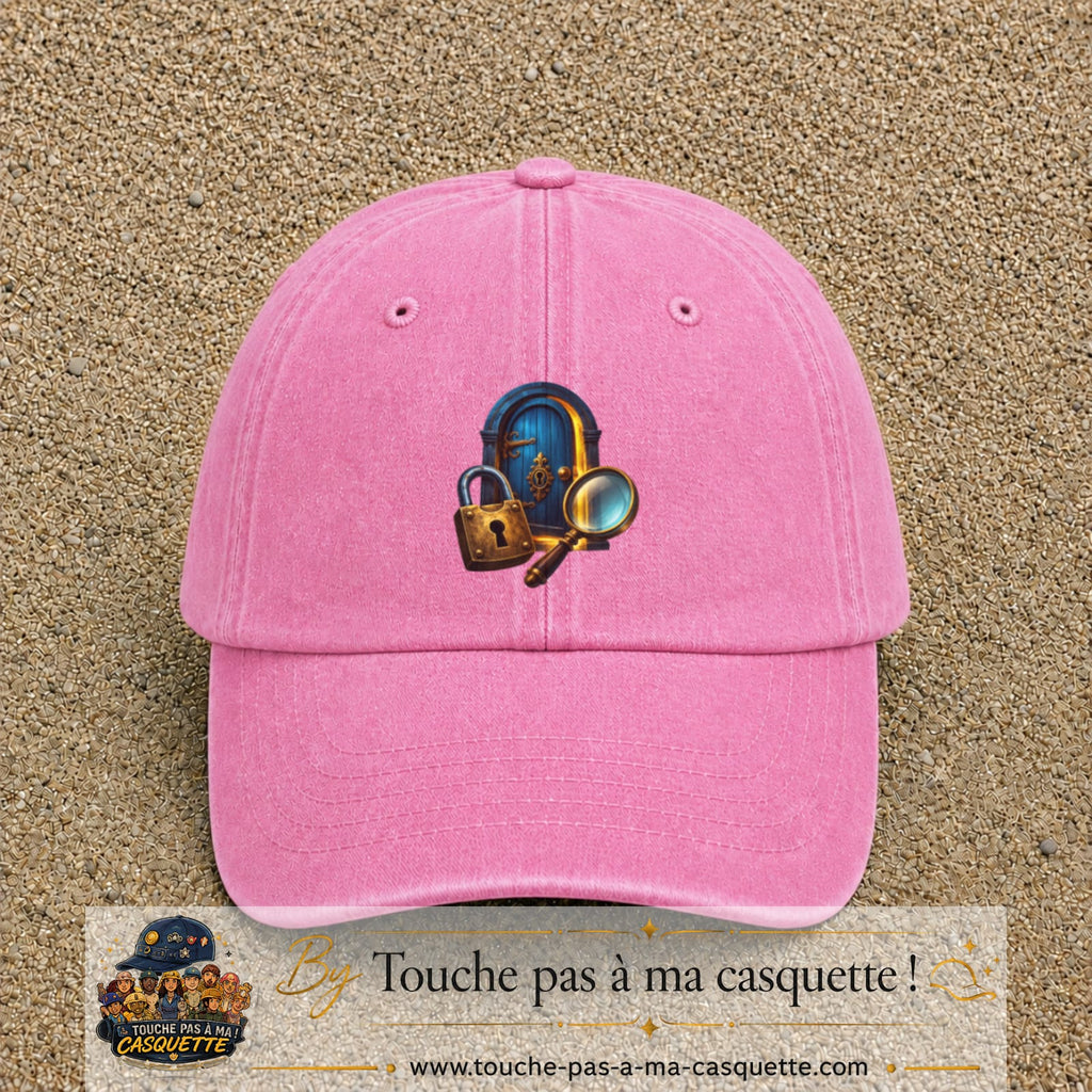 Casquette Rose délavé avec motif Porte mystérieuse avec cadenas en 7 cm – vue principale