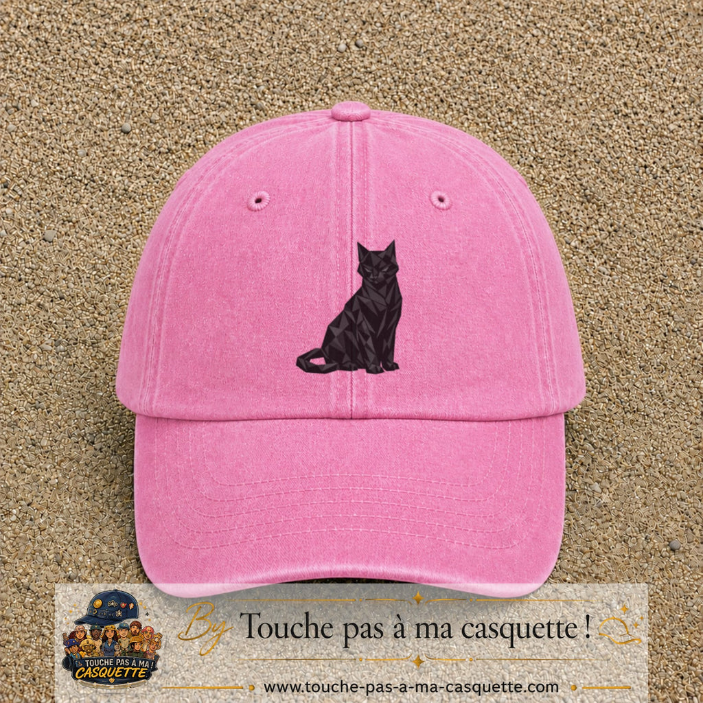 Image principale produit176grosRS - casquette Rose délavé avec visuel Chat noir polygonal 7 cm