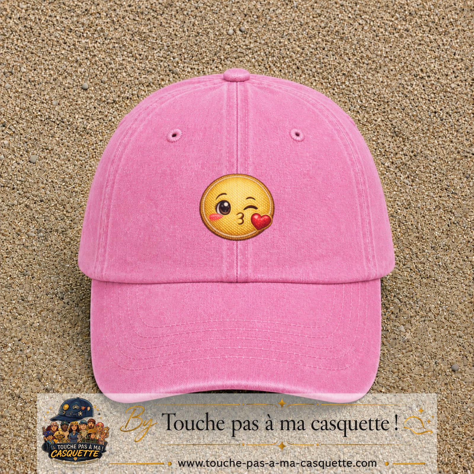 Image principale produit10moyenRS - casquette Rose délavé avec visuel Emoji bisou cœur 5 cm