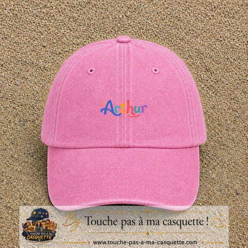 Casquette baseball Rose délavé 100% coton avec visuel Prénom Arthur coloré 3 cm - image produit principale