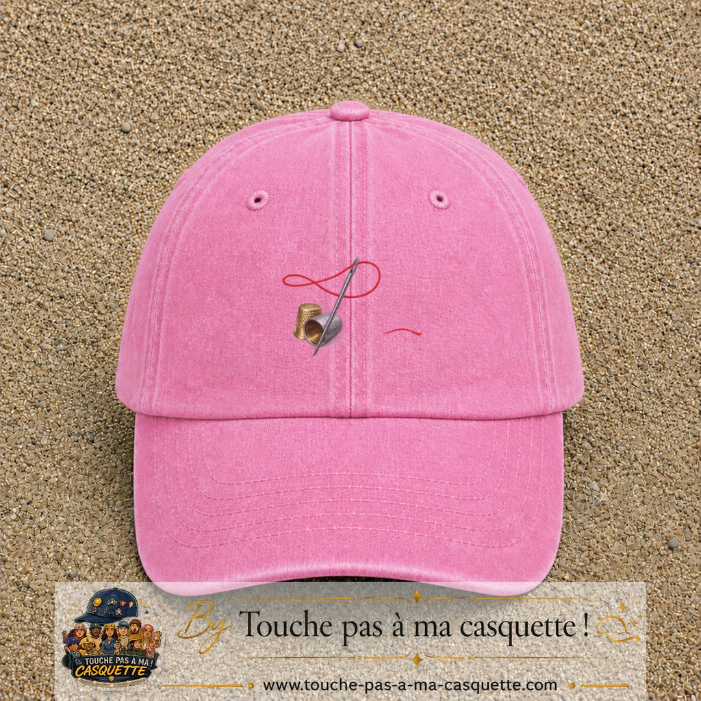 Casquette Rose délavé 100% coton avec motif Aiguille et fil rouge 5 cm - image principale