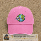 Casquette Rose délavé motif Globe voyageur avec avion 7 cm - vue principale