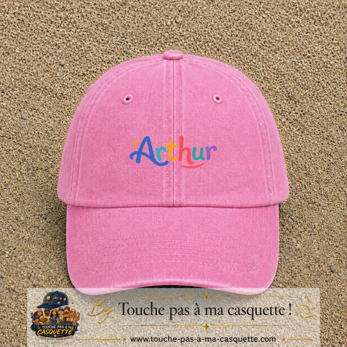 Casquette baseball Rose délavé 100% coton avec visuel Prénom Arthur coloré 5 cm - image produit principale
