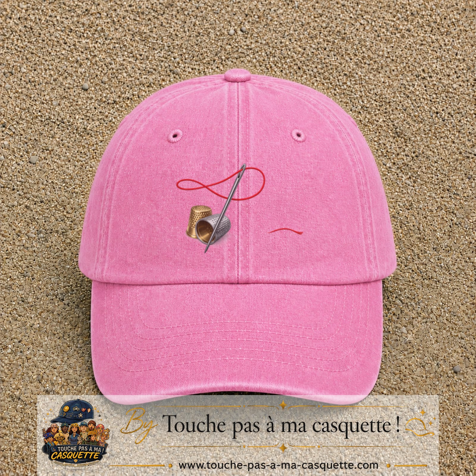 Casquette Rose délavé 100% coton avec motif Aiguille et fil rouge 7 cm - image principale