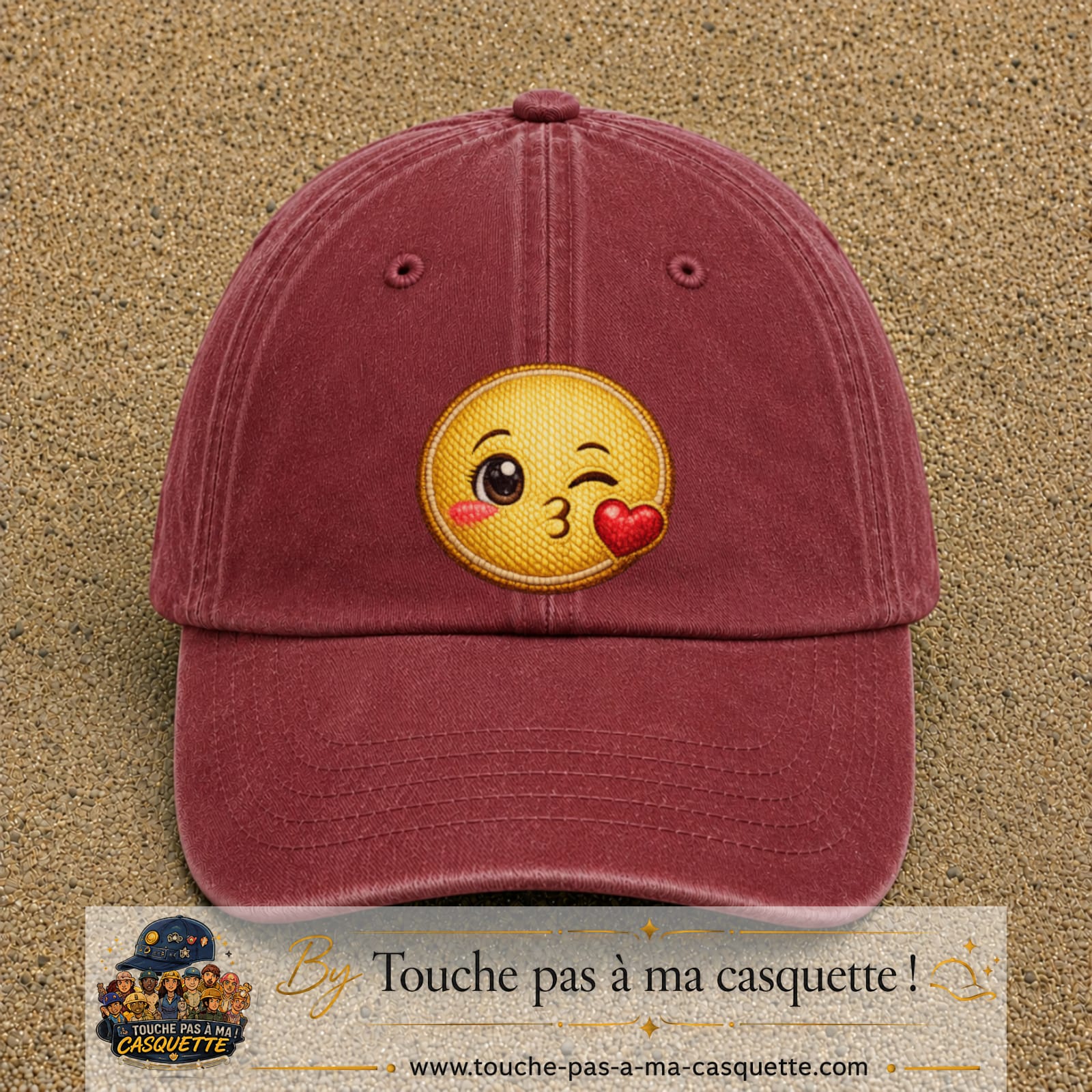 Image principale produit10grosRB - casquette Rouge délavé - Bordeaux délavé avec visuel Emoji bisou cœur 7 cm
