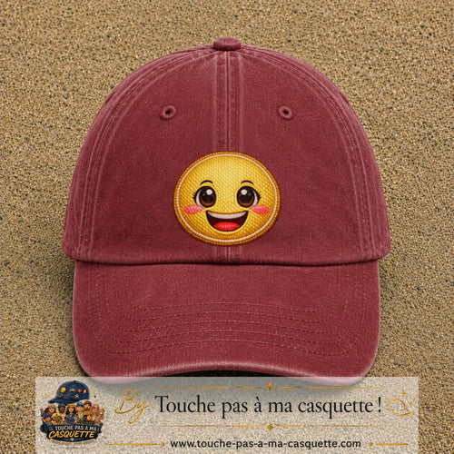 Image principale produit9grosRB - casquette Rouge délavé - Bordeaux délavé avec visuel Emoji souriant 7 cm