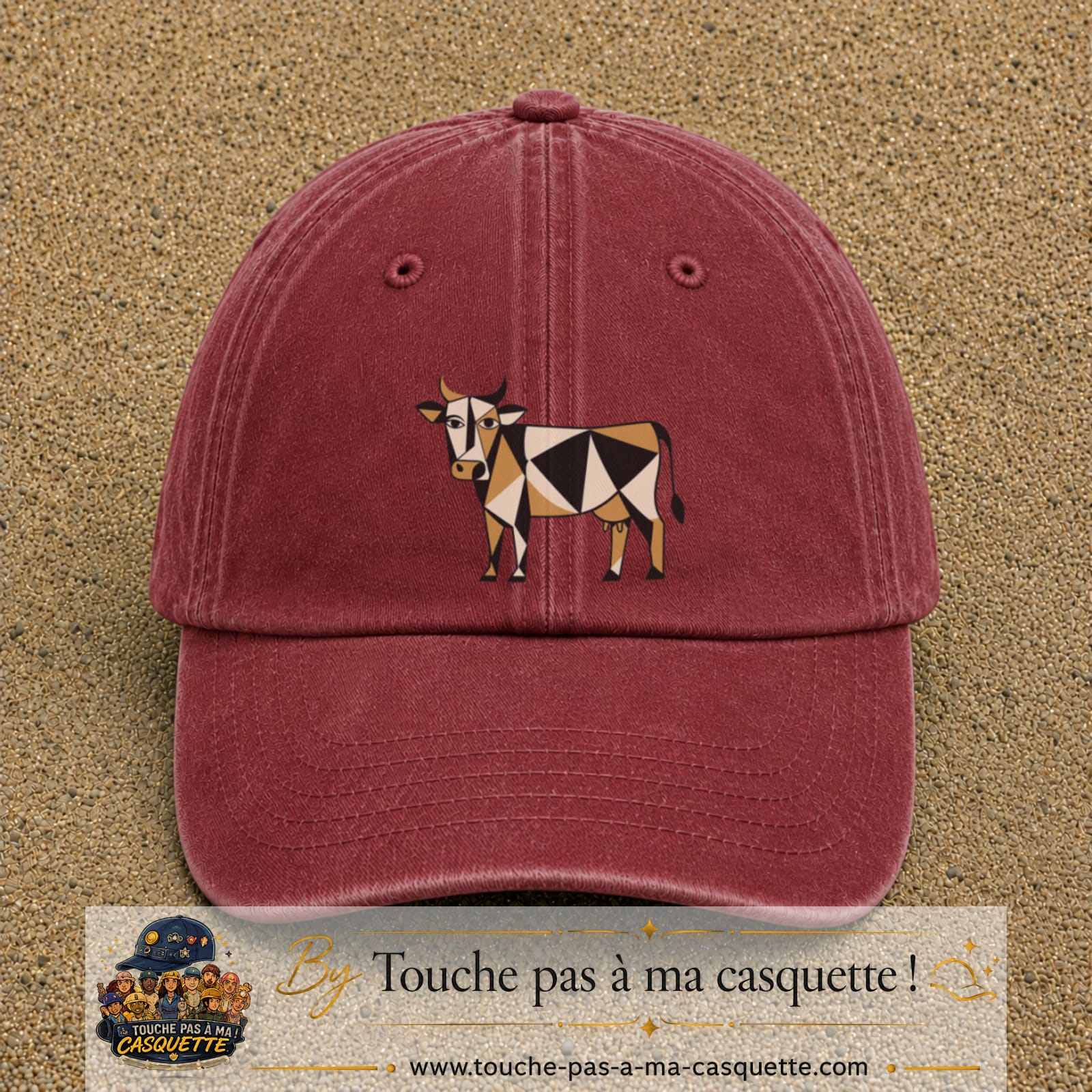 Image principale produit149grosRB - casquette Rouge délavé - Bordeaux délavé avec visuel Vache géométrique 7 cm