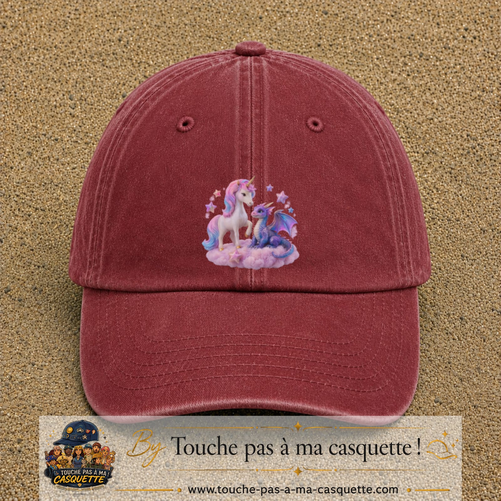 Casquette Rouge délavé - Bordeaux délavé avec motif Licorne et dragon sur un nuage en 7 cm – vue principale