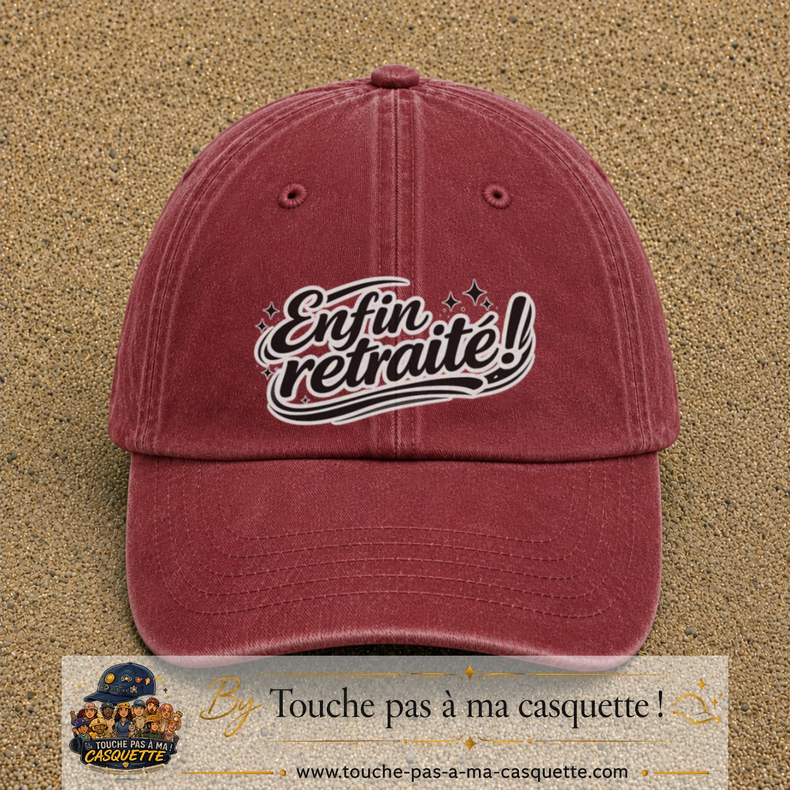 Casquette Rouge délavé - Bordeaux délavé avec motif Enfin retraité en 7 cm – vue principale