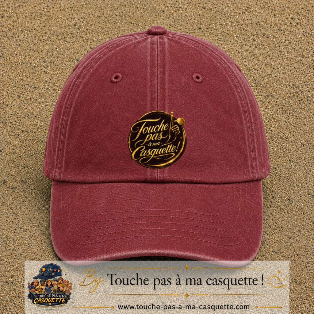 Casquette Rouge délavé - Bordeaux délavé avec motif Touche pas à ma Casquette en 7 cm – vue principale
