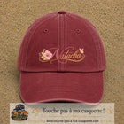 Casquette Rouge délavé - Bordeaux délavé avec motif Prénom Natacha fleuri en 5 cm – vue principale