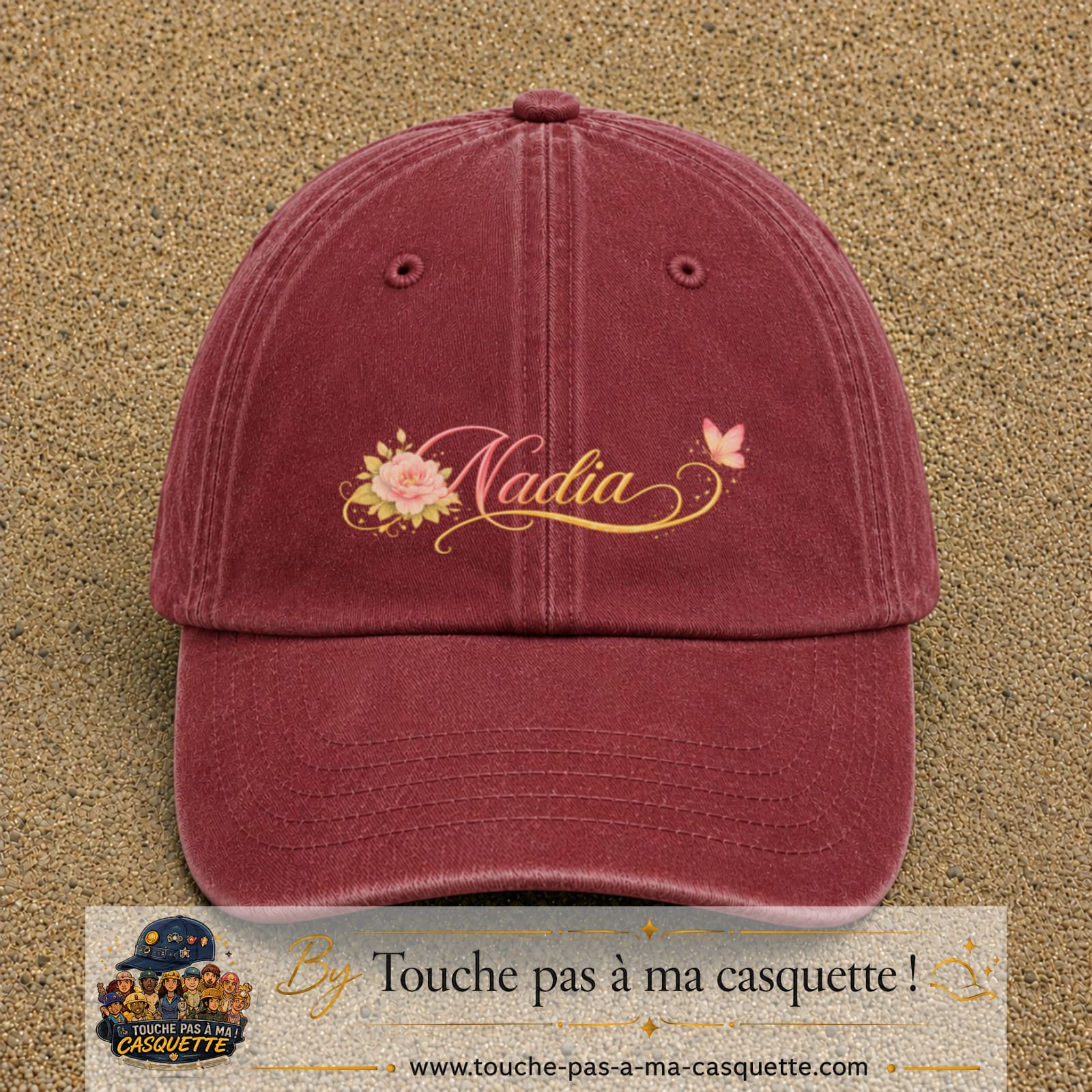Casquette Rouge délavé - Bordeaux délavé avec motif Prénom Nadia fleuri en 5 cm – vue principale