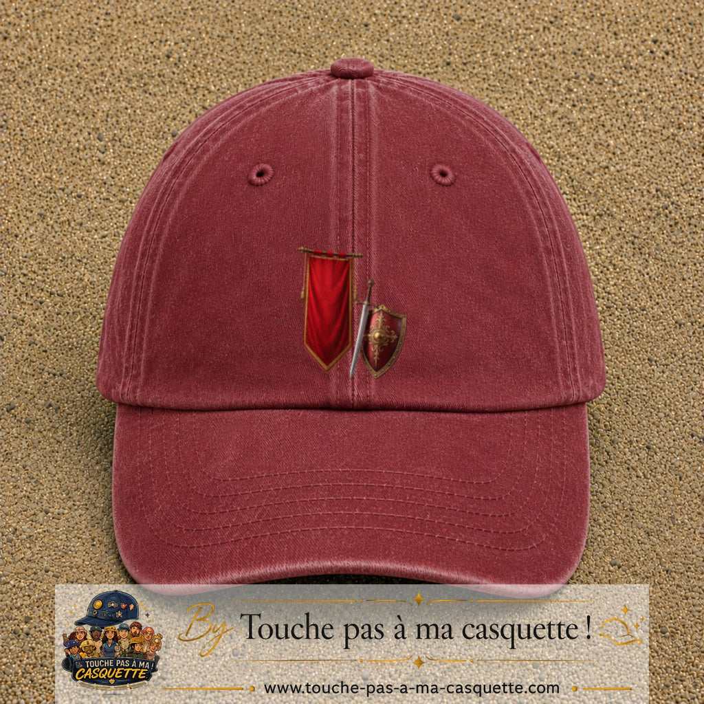 Image principale casquette Rouge délavé - Bordeaux délavé avec motif Bouclier médiéval 7 cm