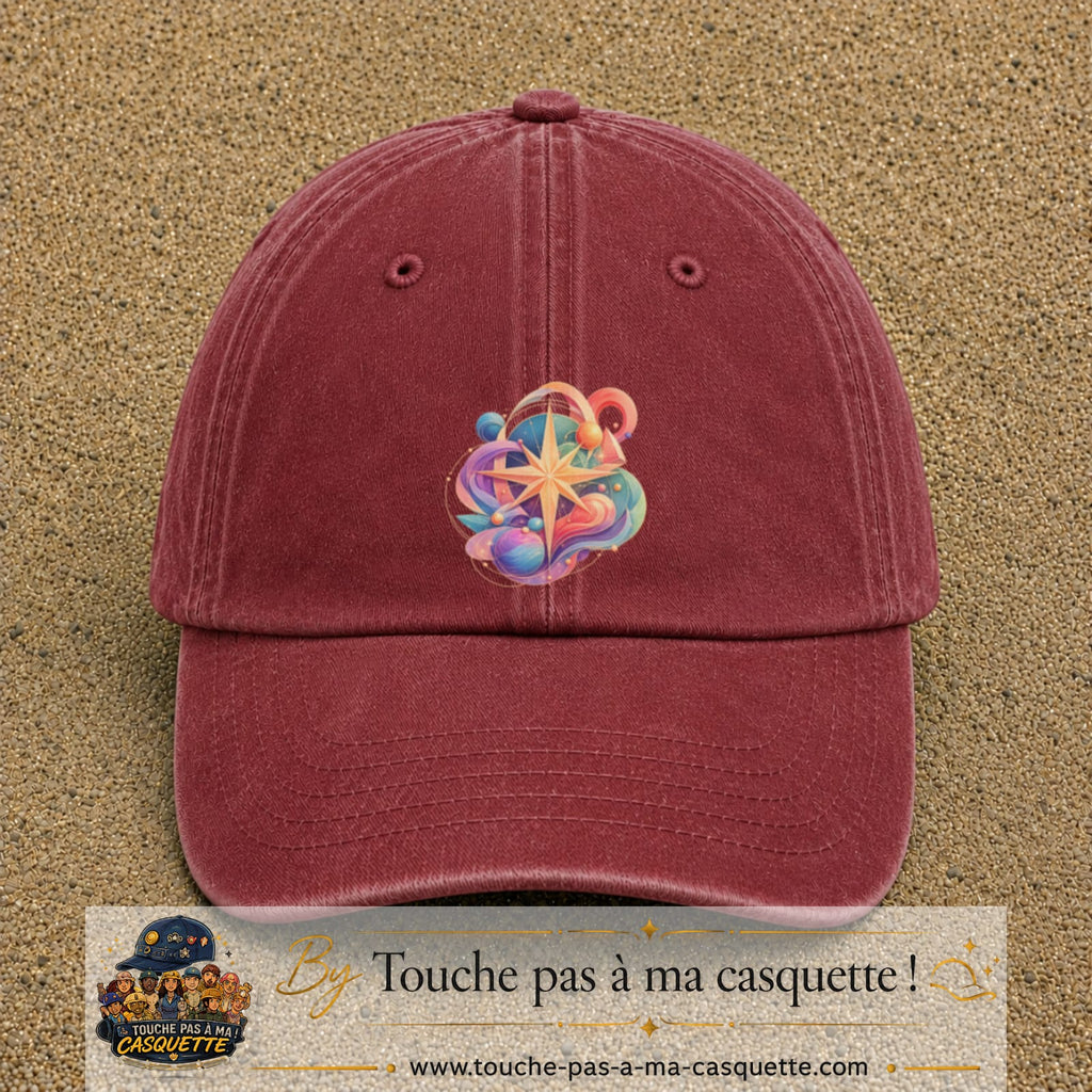 Image principale casquette Rouge délavé - Bordeaux délavé avec motif Boussole cosmique 7 cm