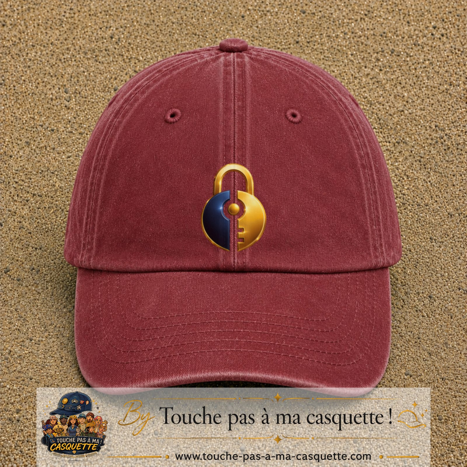 Image principale casquette Rouge délavé - Bordeaux délavé avec motif Cadenas doré 7 cm