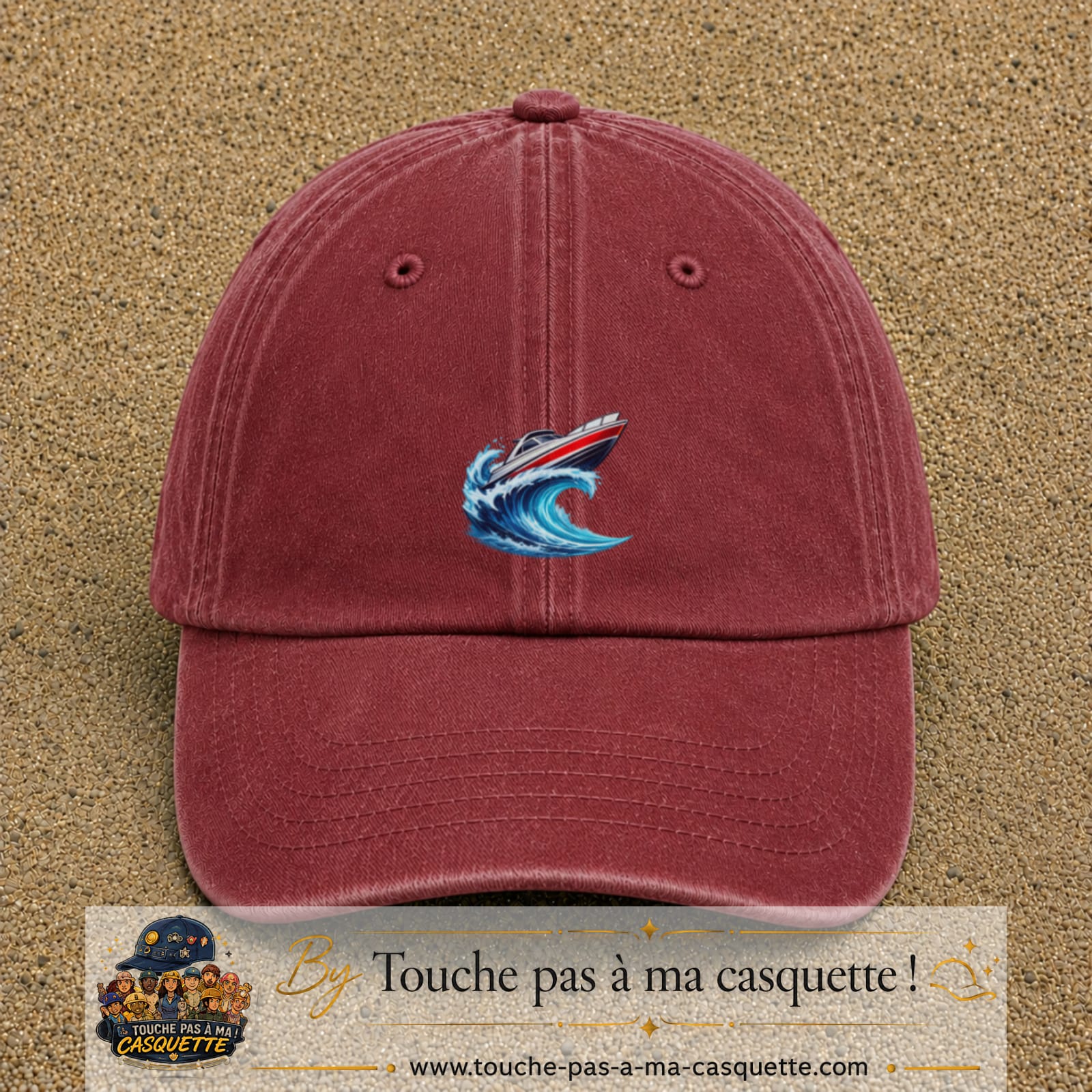 Casquette Rouge délavé - Bordeaux délavé avec motif Bateau à moteur sur vague en 5 cm – vue principale
