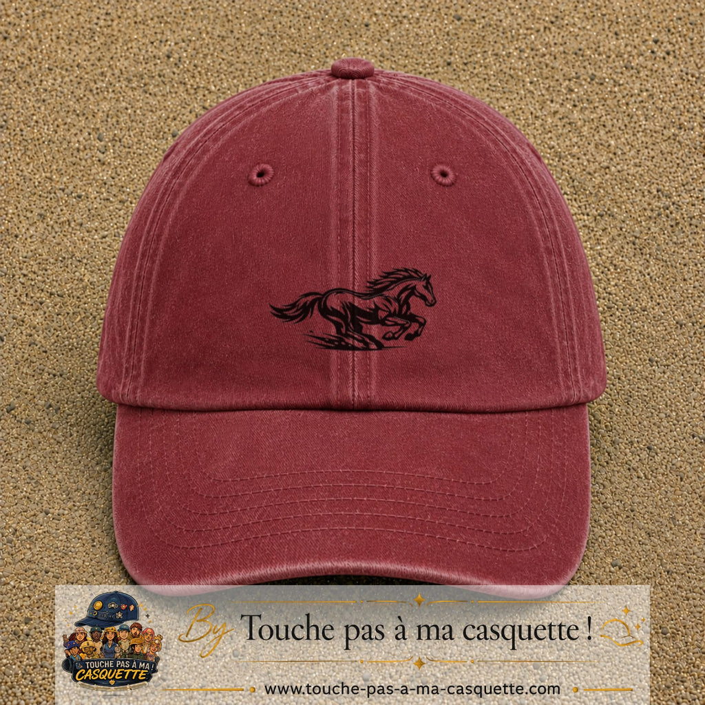 Image principale produit127moyenRB - casquette Rouge délavé - Bordeaux délavé avec visuel Cheval au galop 5 cm