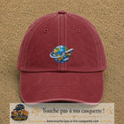 Image principale produit82moyenRB - casquette Rouge délavé - Bordeaux délavé avec visuel Monde avion 5 cm