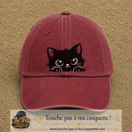 Image principale produit6grosRB - casquette Rouge délavé - Bordeaux délavé avec visuel Chat noir adorable 7 cm