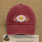 Image principale produit120grosRB - casquette Rouge délavé - Bordeaux délavé avec visuel Marguerite horizontale 7 cm