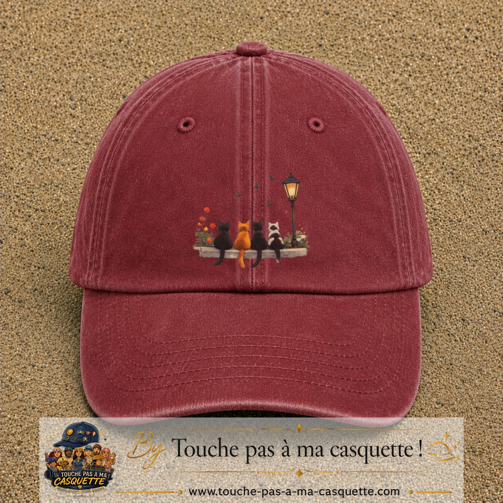 Image principale produit195grosRB - casquette Rouge délavé - Bordeaux délavé avec visuel Chats réverbère 7 cm