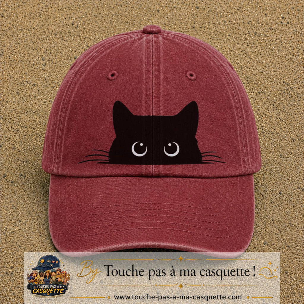 Image principale produit16grosRB - casquette Rouge délavé - Bordeaux délavé avec visuel Chat noir caché yeux ronds 7 cm