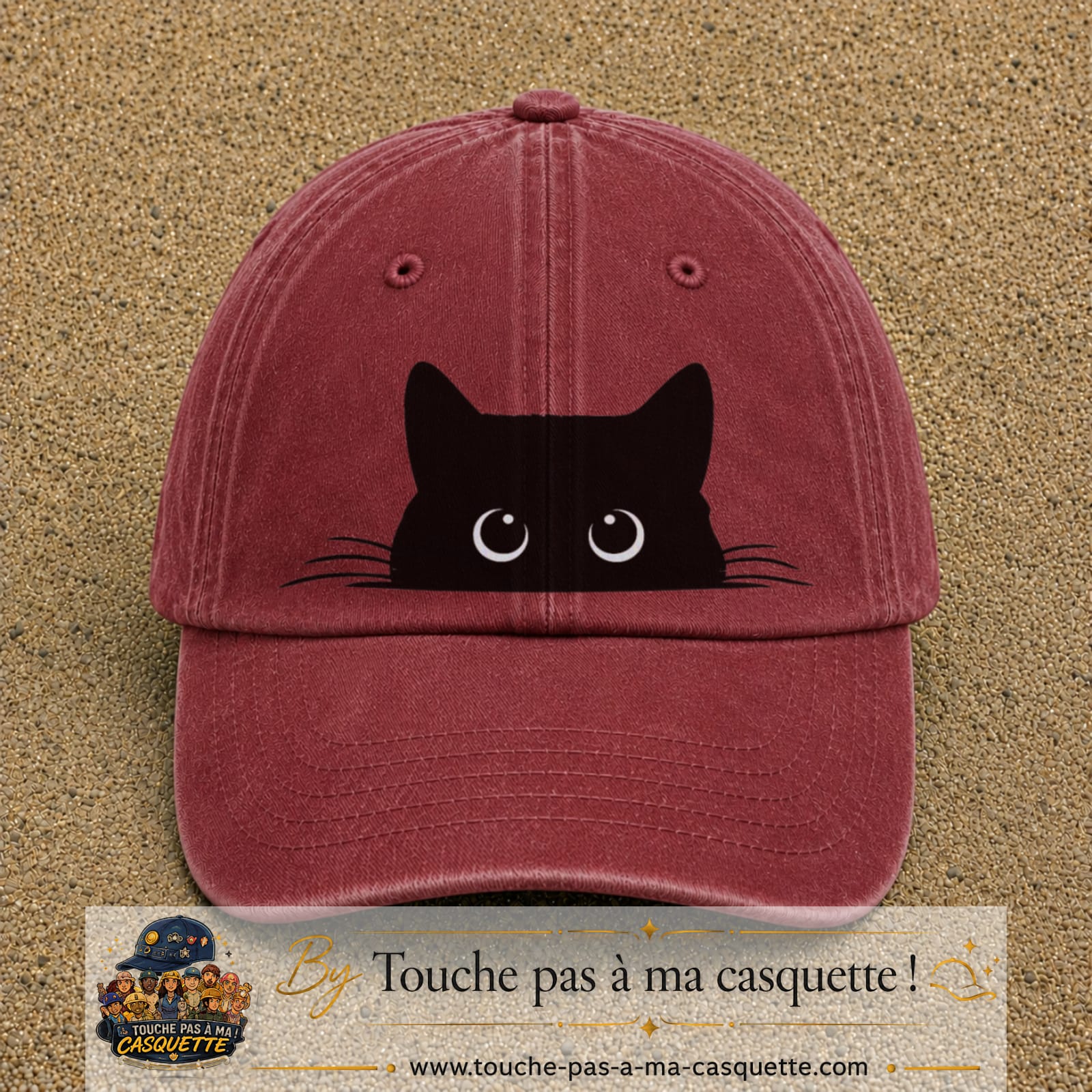 Image principale produit16grosRB - casquette Rouge délavé - Bordeaux délavé avec visuel Chat noir caché yeux ronds 7 cm
