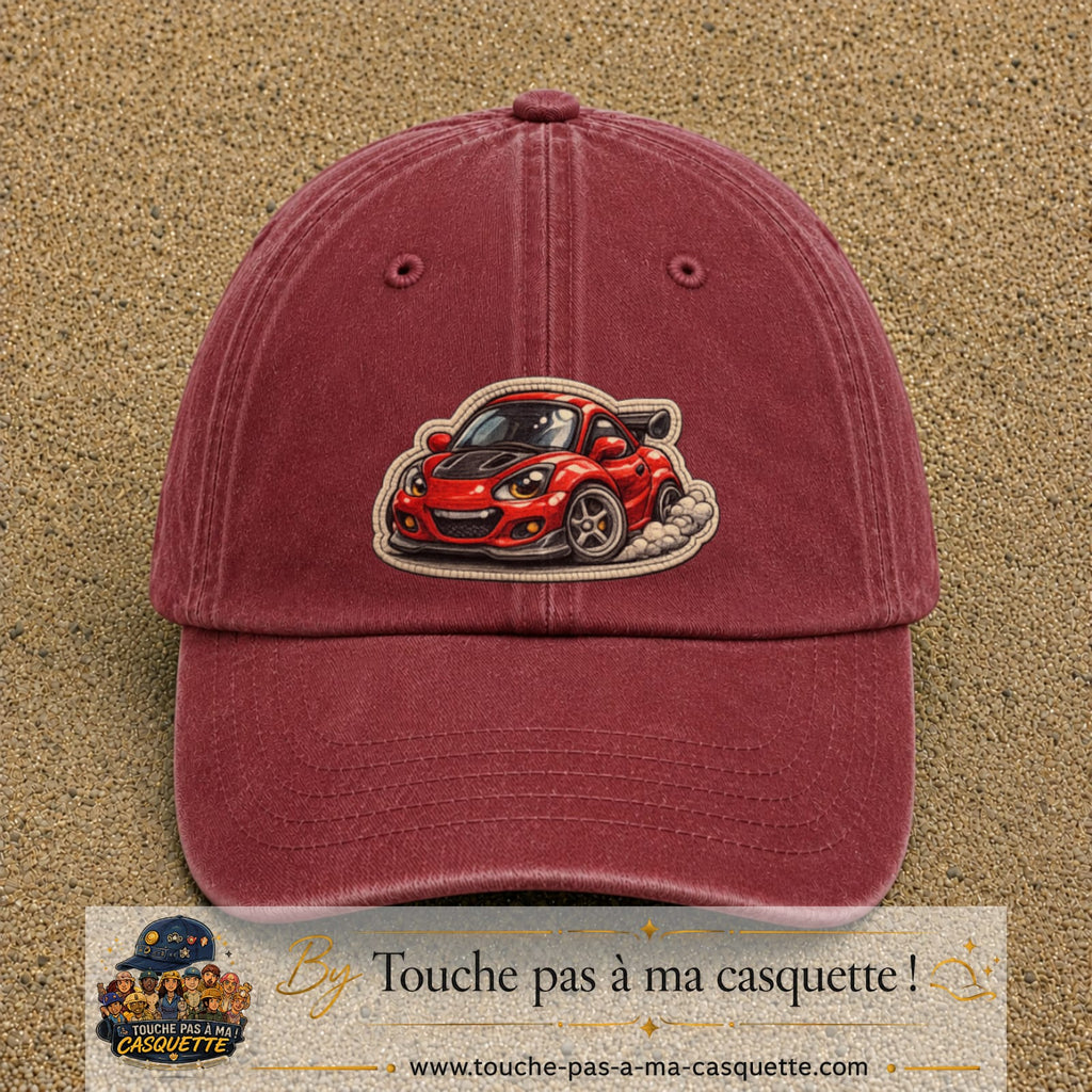 Image principale produit93grosRB - casquette Rouge délavé - Bordeaux délavé avec visuel Voiture rouge 7 cm