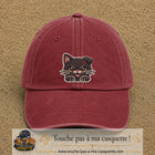 Image principale produit197grosRB - casquette Rouge délavé - Bordeaux délavé avec visuel Chat noir fâché 7 cm