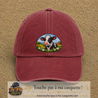 Image principale produit72grosRB - casquette Rouge délavé - Bordeaux délavé avec visuel Vache paysage 7 cm