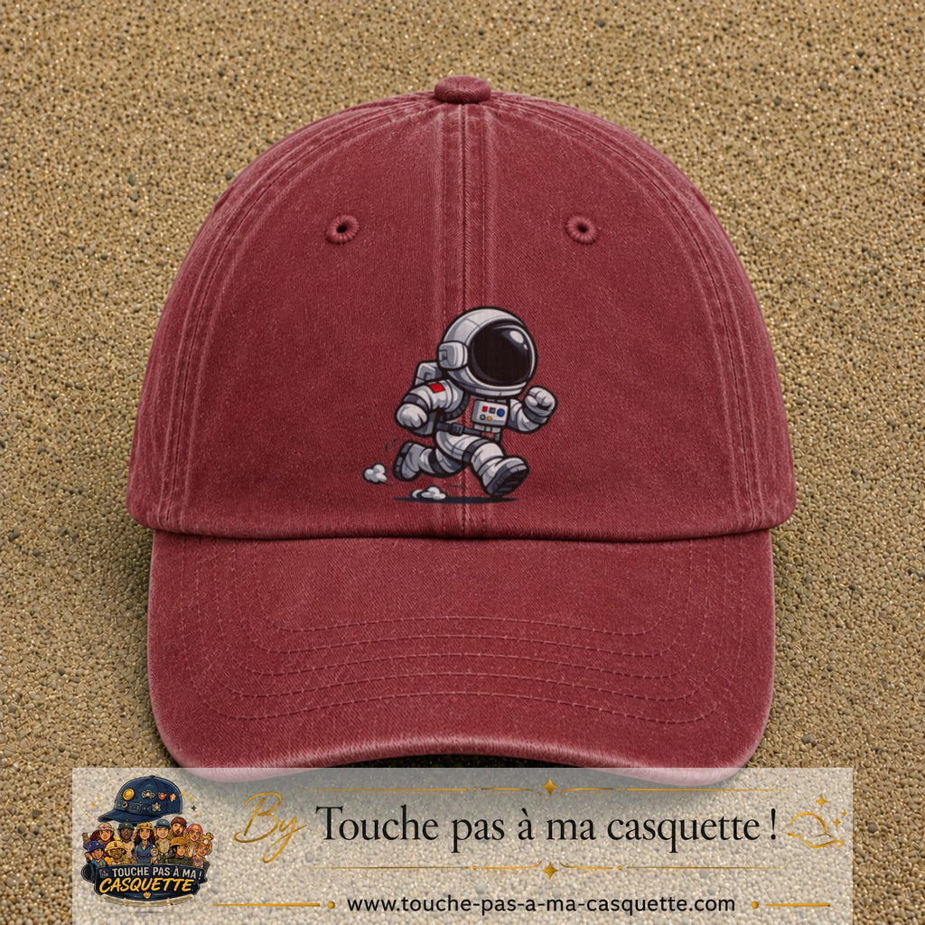 Image principale produit64grosRB - casquette Rouge délavé - Bordeaux délavé avec visuel Astronaute chibi 7 cm