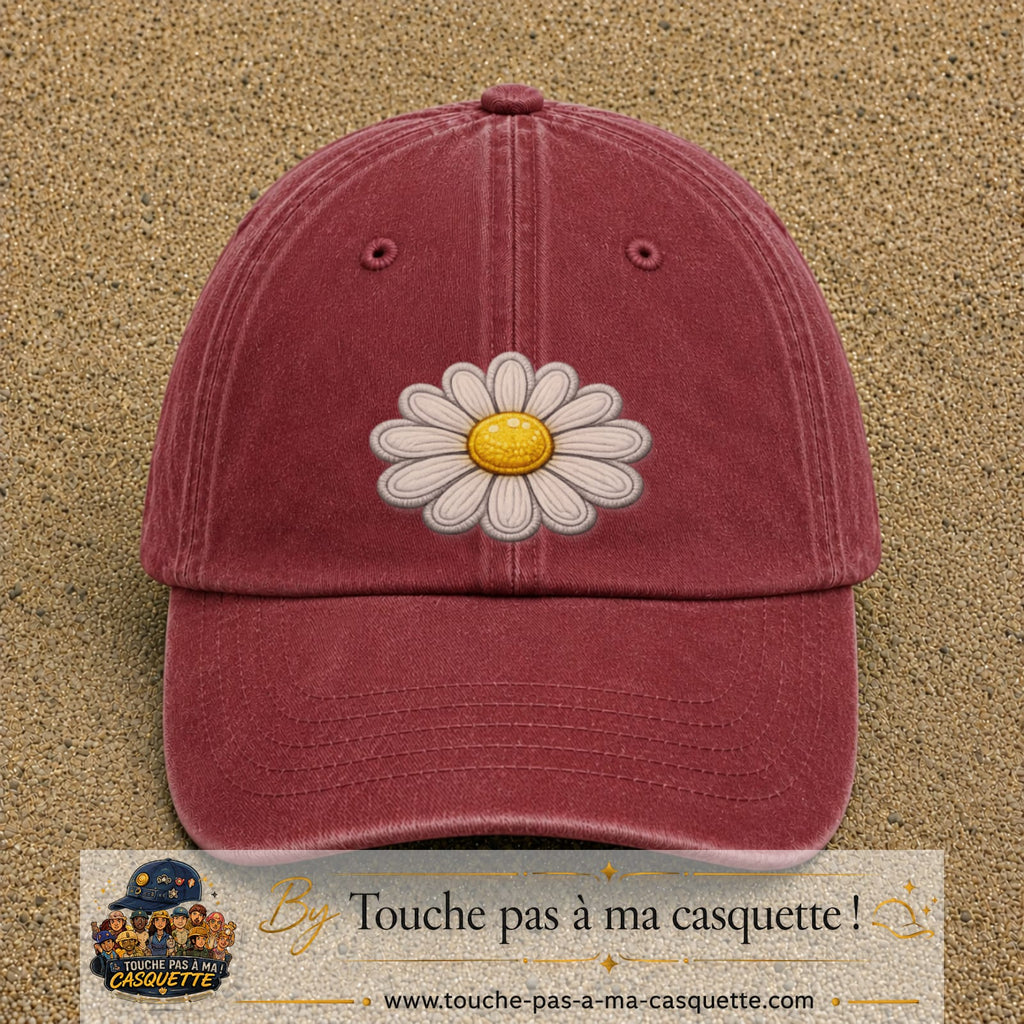 Image principale produit104grosRB - casquette Rouge délavé - Bordeaux délavé avec visuel Marguerite simple 7 cm