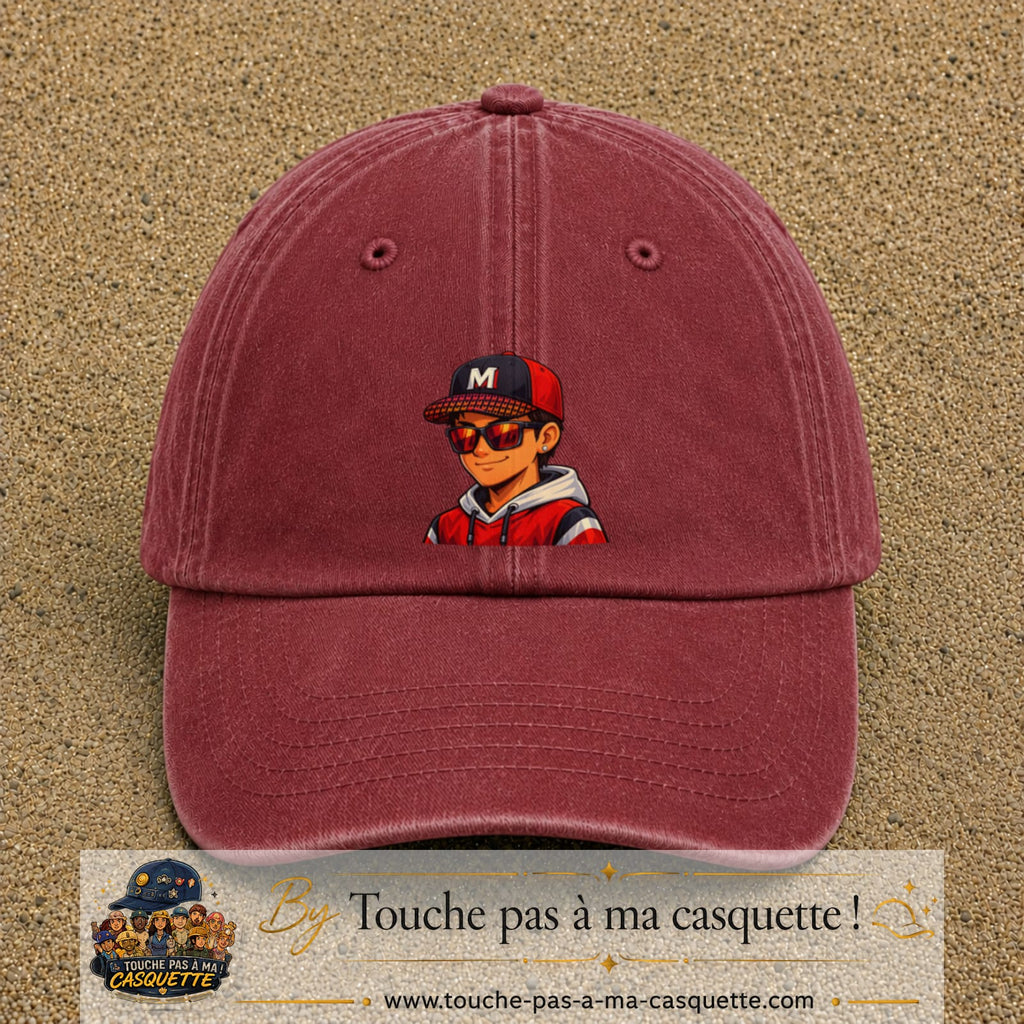 Casquette Rouge délavé - Bordeaux délavé 100% coton avec motif Garçon casquette rouge et lunettes 7 cm - image principale