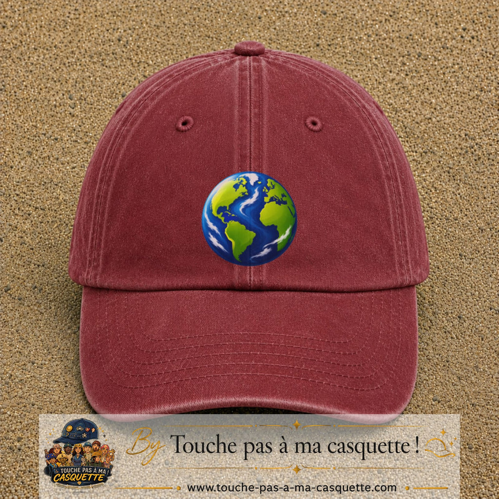 Casquette baseball Rouge délavé - Bordeaux délavé 100% coton avec visuel Planète Terre cartoon 7 cm - image produit principale