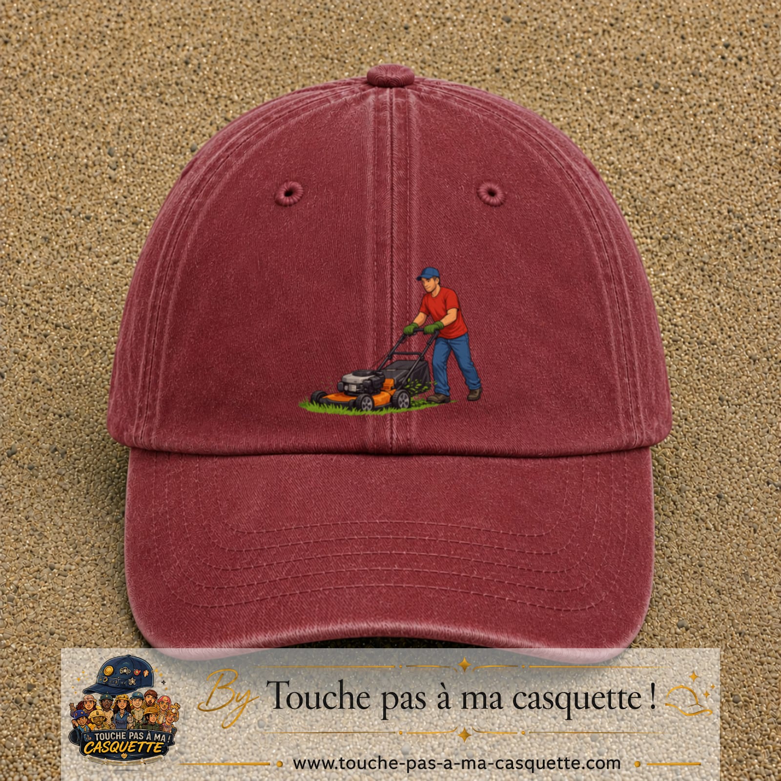 Casquette baseball Rouge délavé - Bordeaux délavé 100% coton avec motif Jardinier avec tondeuse 7 cm - image principale