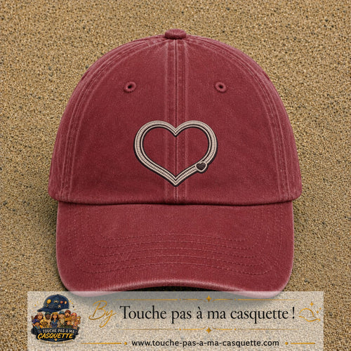 Casquette Rouge délavé - Bordeaux délavé motif Cœur contour minimal 7 cm - vue principale