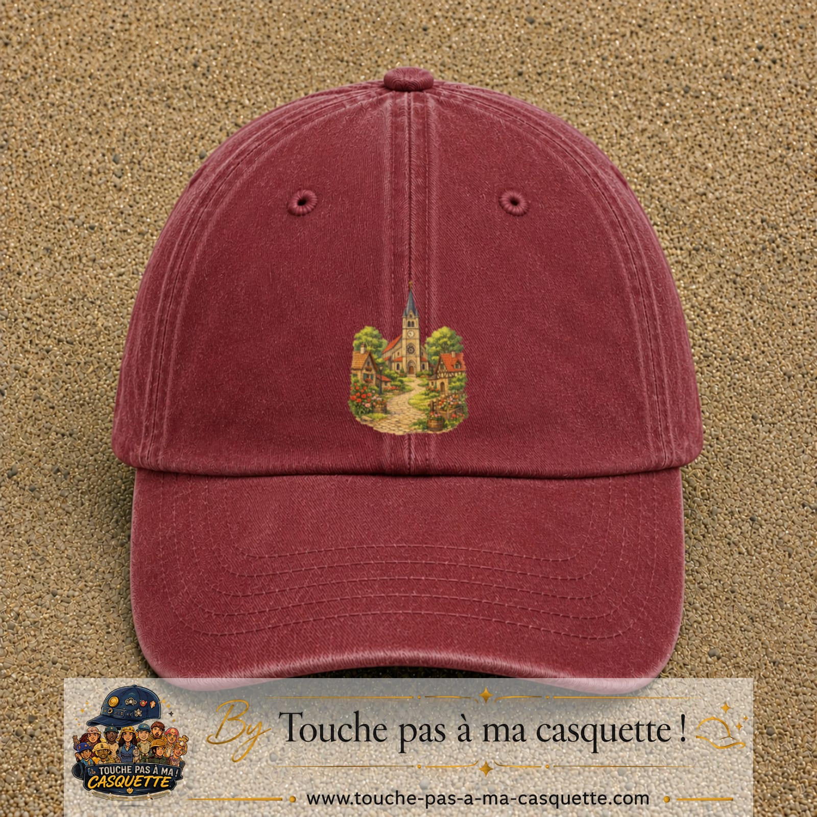 Casquette Rouge délavé - Bordeaux délavé 100% coton avec motif Village église campagne 7 cm - image principale