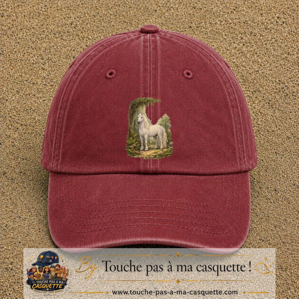 Casquette baseball Rouge délavé - Bordeaux délavé 100% coton avec motif Cheval blanc en forêt 7 cm - image principale
