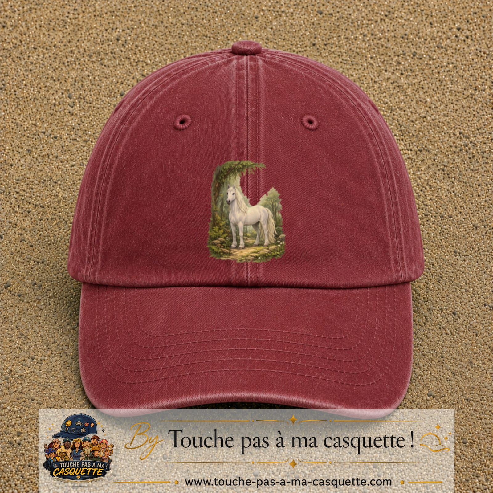 Casquette baseball Rouge délavé - Bordeaux délavé 100% coton avec motif Cheval blanc en forêt 7 cm - image principale