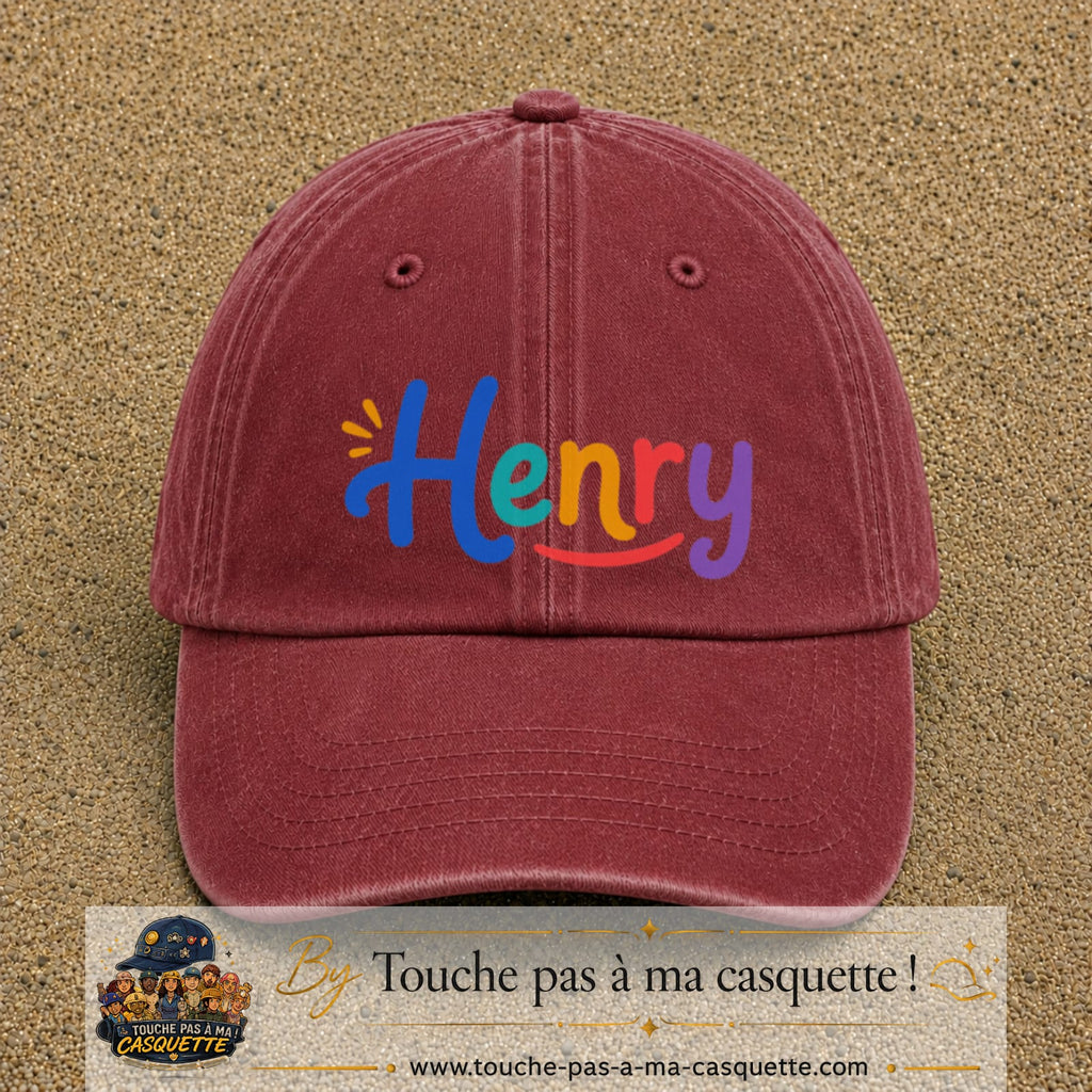 Casquette baseball Rouge délavé - Bordeaux délavé 100% coton avec visuel Prénom Henry coloré 7 cm - image produit principale
