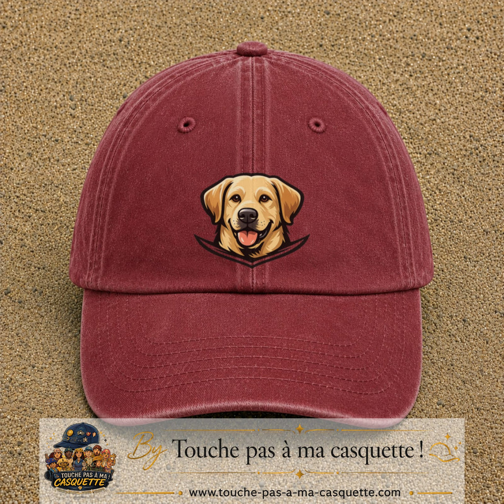 Casquette Rouge délavé - Bordeaux délavé 100% coton avec motif Chien labrador souriant 7 cm - image principale