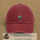 Casquette baseball Rouge délavé - Bordeaux délavé 100% coton avec visuel Planète Terre cartoon 3 cm - image produit principale