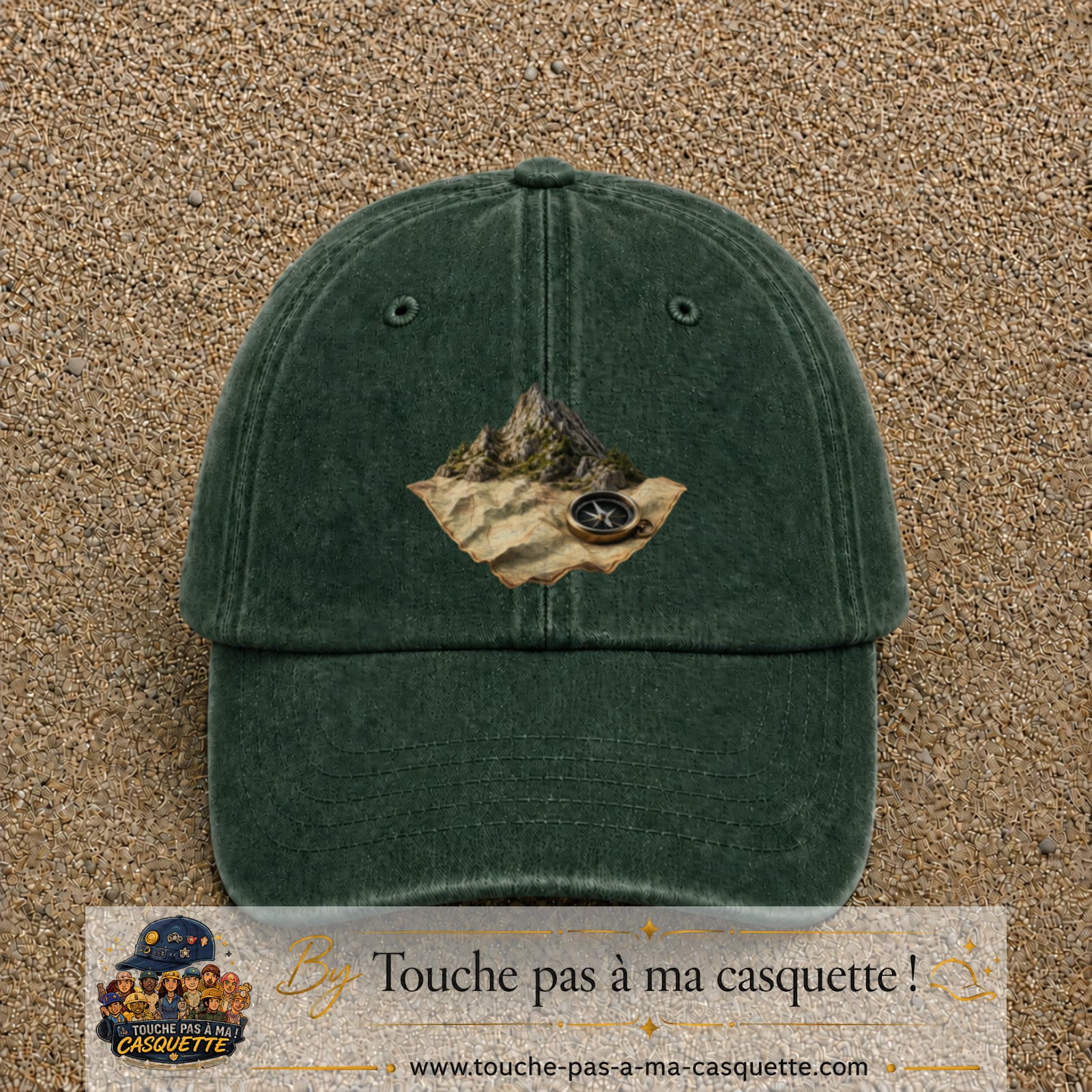 Casquette Vert foncé délavé avec motif Montagne sur carte avec boussole en 7 cm – vue principale