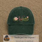 Casquette Vert foncé délavé avec motif Prénom Natacha fleuri en 5 cm – vue principale