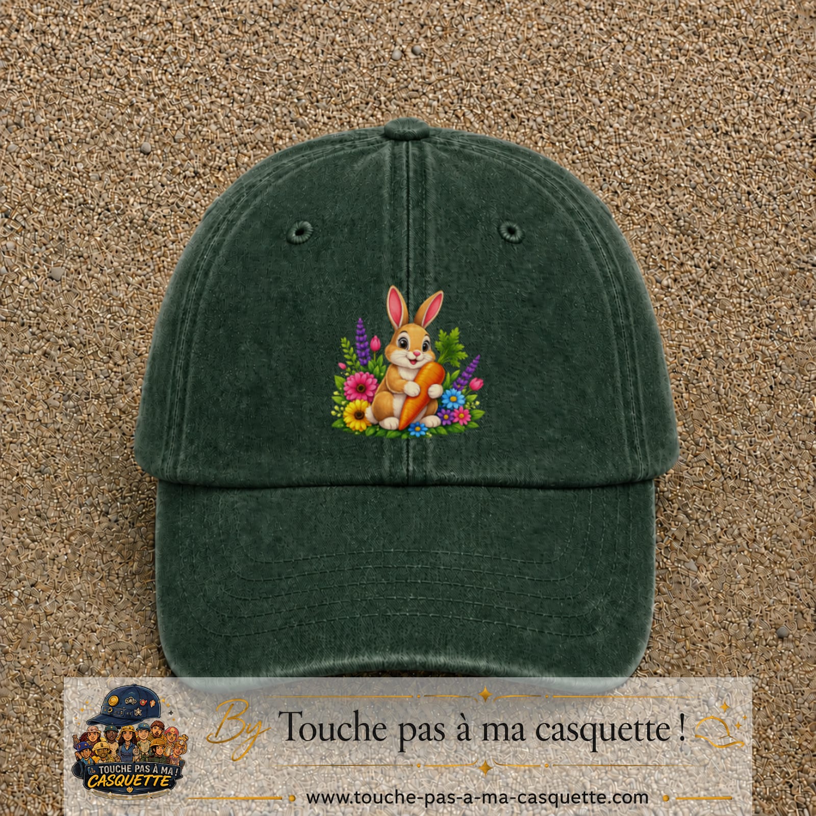 Casquette Vert foncé délavé avec motif Lapin avec carotte et fleurs en 7 cm – vue principale