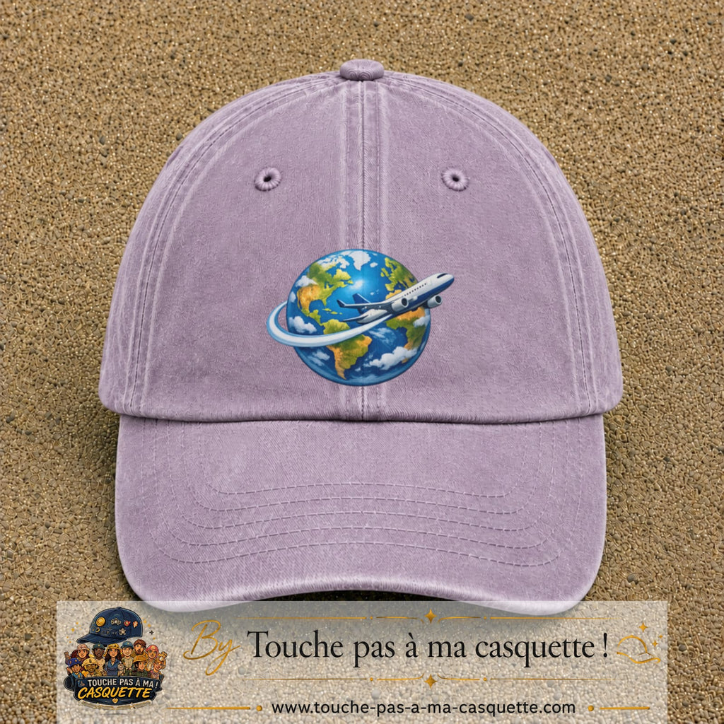Image principale produit82grosVI - casquette Violet délavé avec visuel Monde avion 7 cm