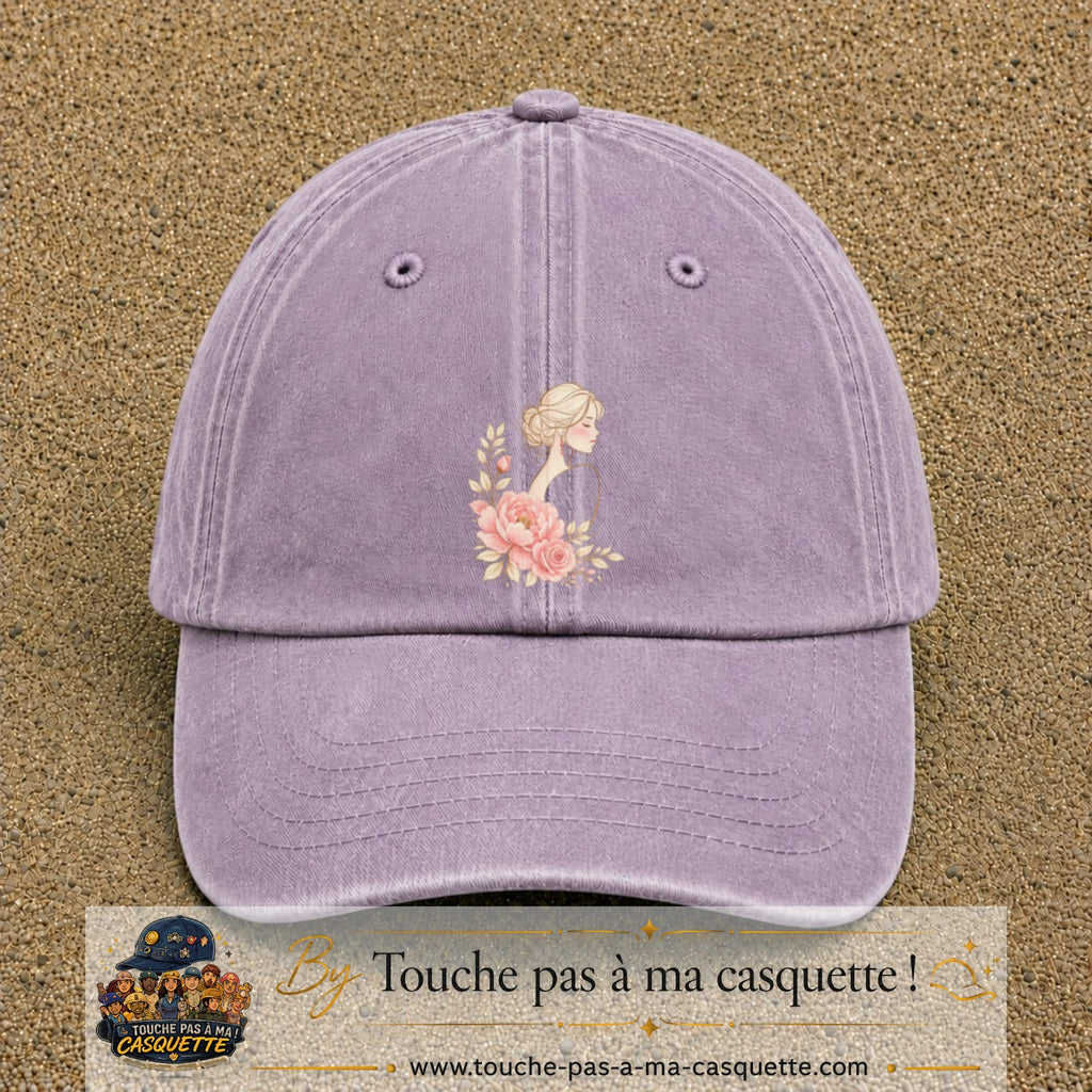 Casquette Violet délavé avec motif Portrait féminin aux pivoines en 7 cm – vue principale
