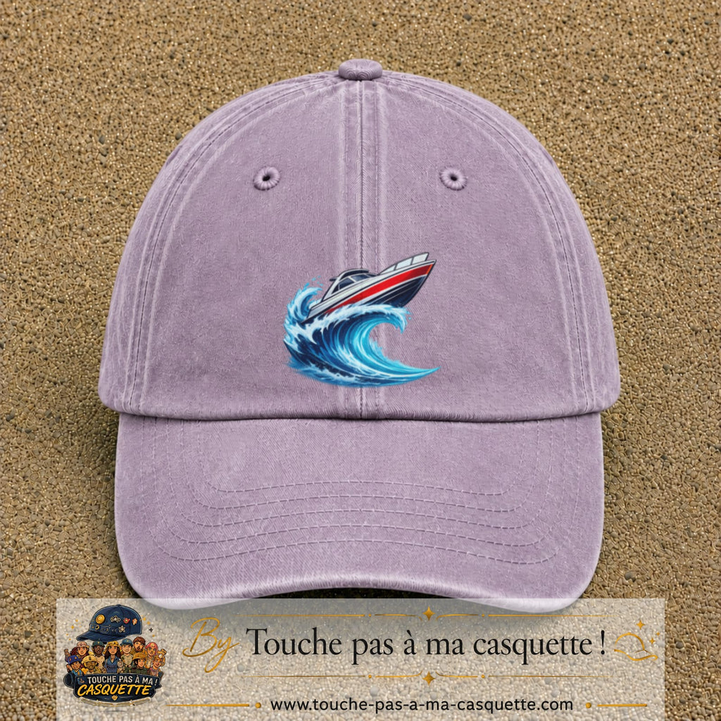 Casquette Violet délavé avec motif Bateau à moteur sur vague en 7 cm – vue principale