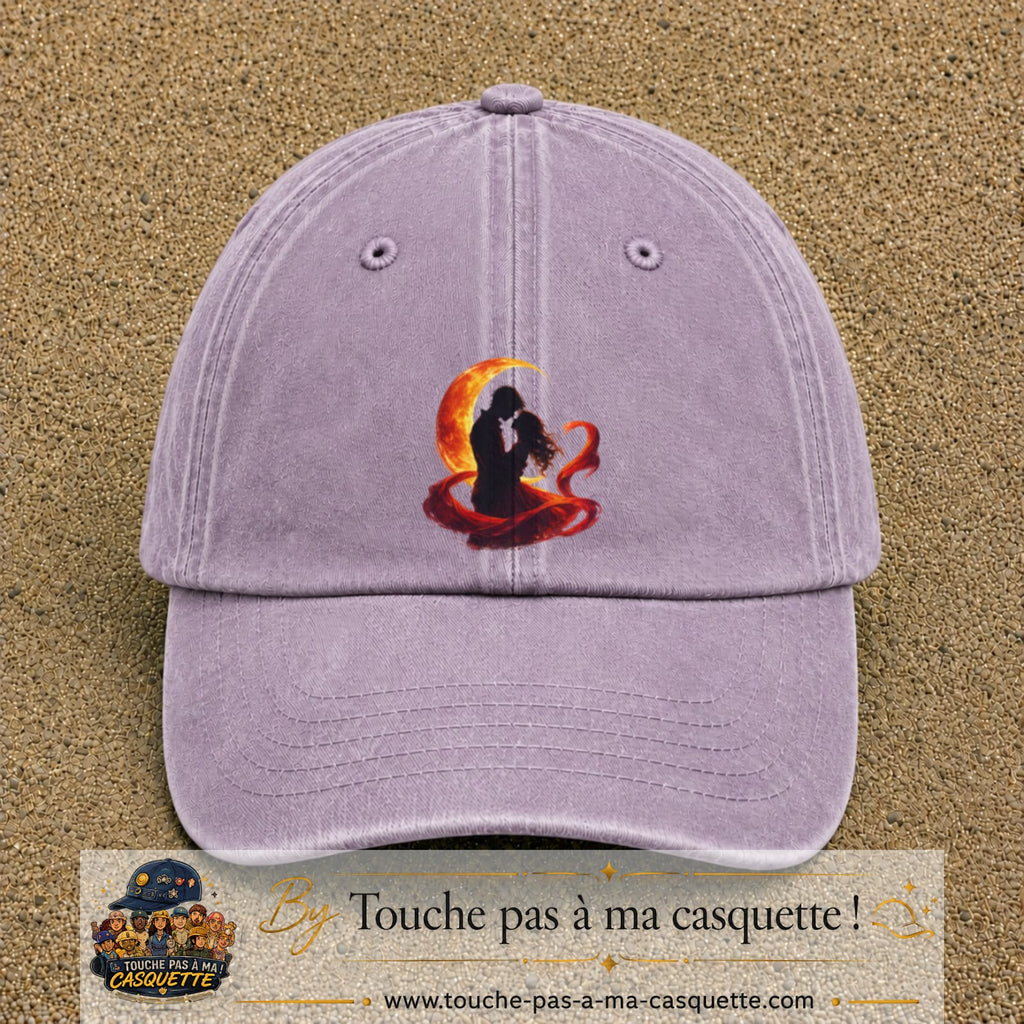 Casquette Violet délavé motif Couple sous la lune logo 7 cm