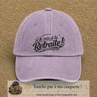 Casquette Violet délavé avec motif Je suis à la retraite en 7 cm – vue principale